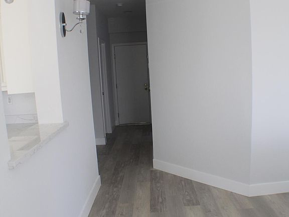 5th image of 373 Maeve Ct