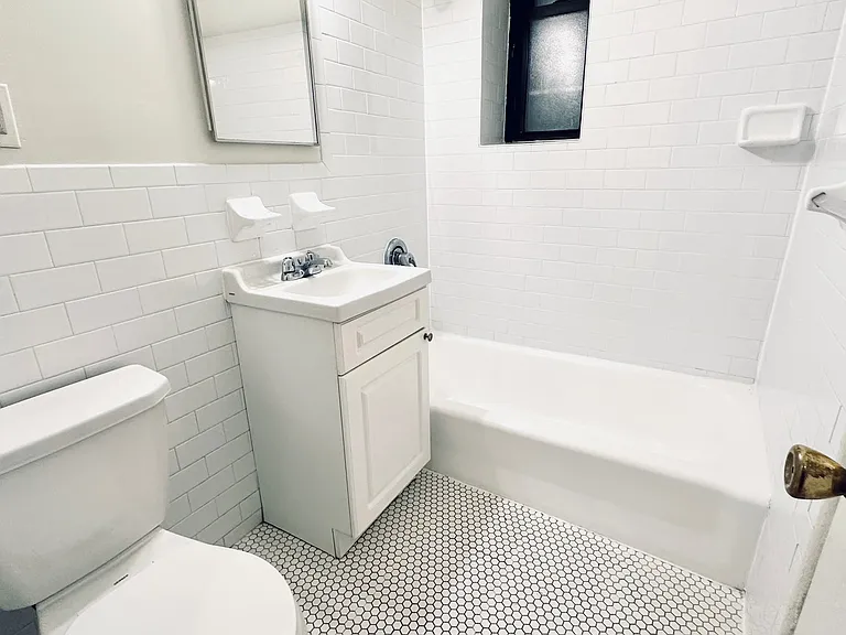 2731 Broadway #2D — Photo 9
