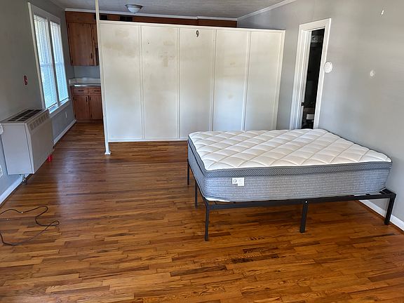 5th image of 321 Haywood Rd #2