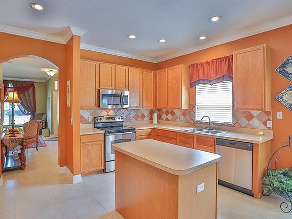 5th image of 9627 Heron Pointe Dr