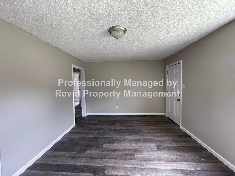 1882 E Person Ave — Photo 10