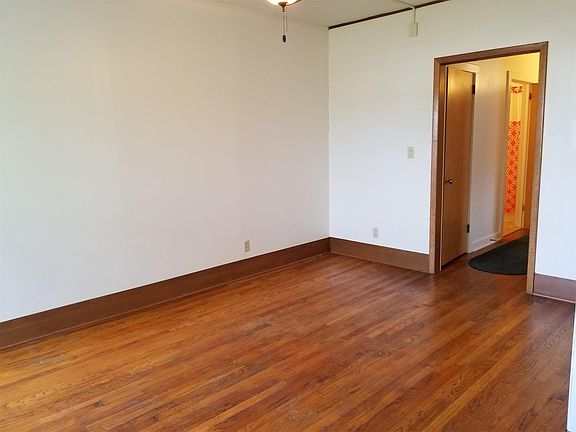2nd image of 213 N Marion Ave APT 4