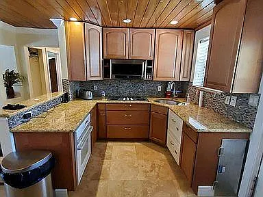 3 bed, 1400 sqft, $2,700 — Photo 4