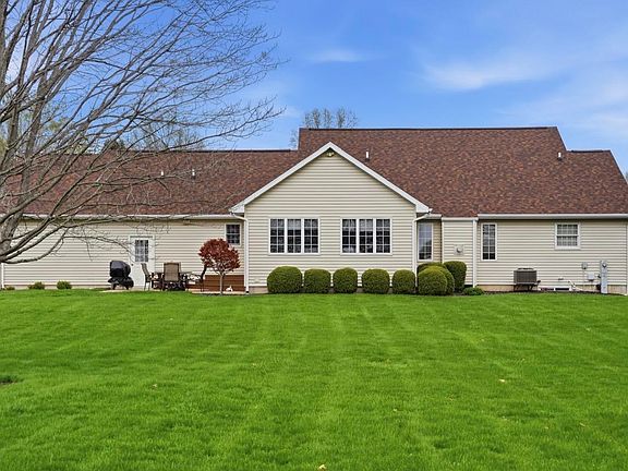 3rd image of 2608 E Hill Dr