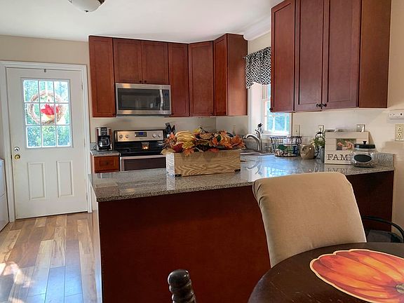 4th image of 83 Arthur Heights Ln