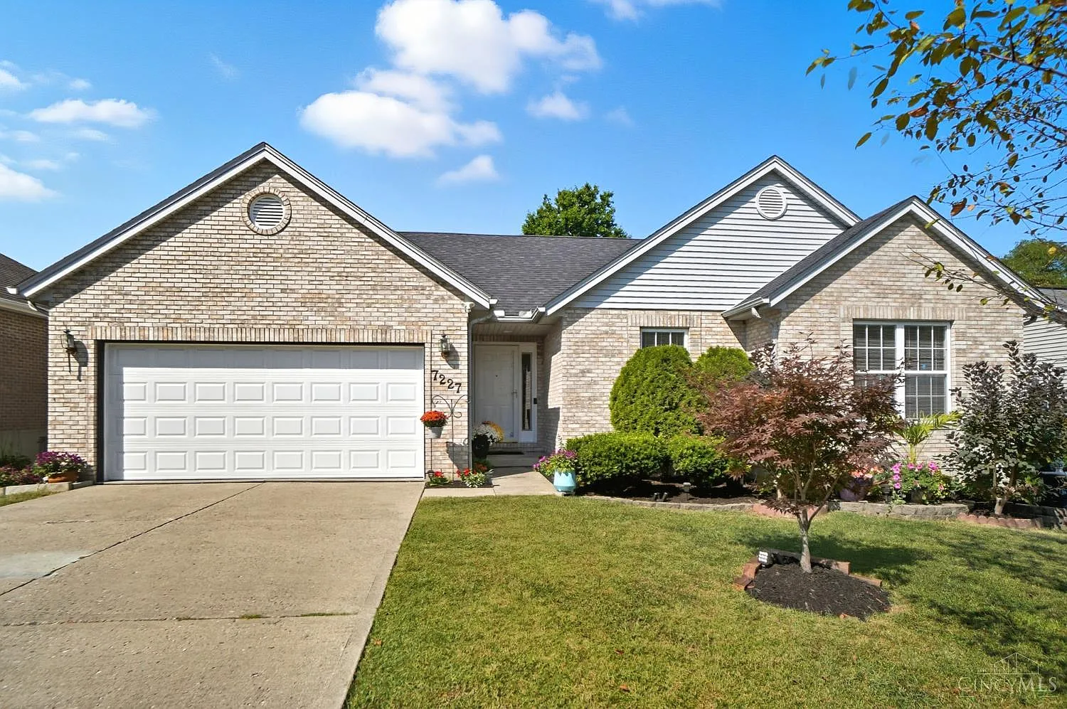 7227 Locust View Ln photo 1