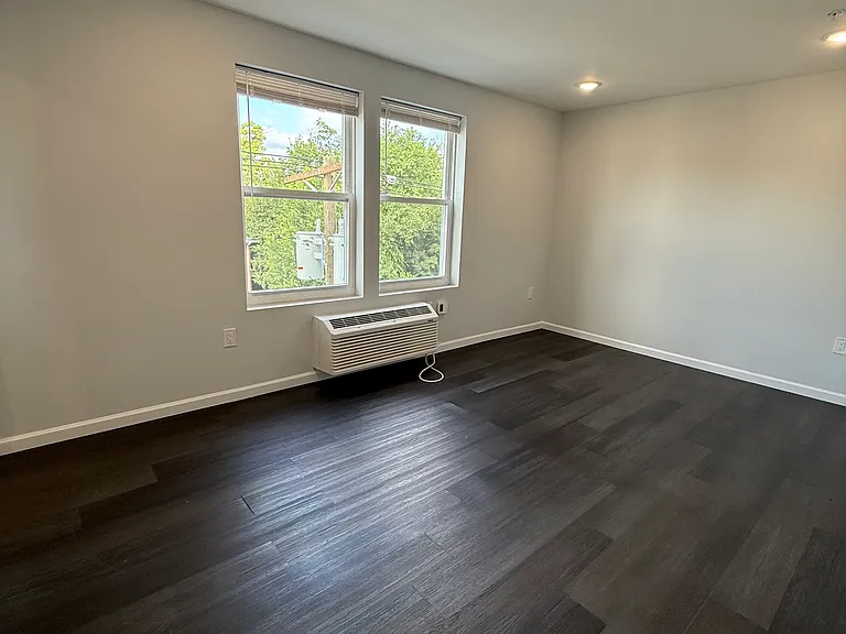 207 Redwood Ave #301 — Photo 18
