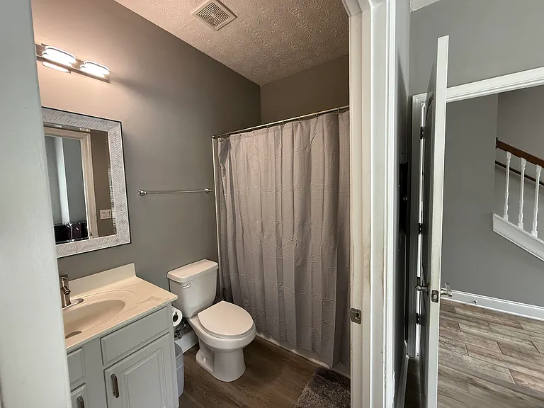1011 Red Bud St — Photo 6