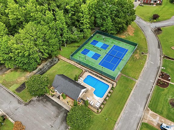 4th image of 1103 Ridgecrest Ln NE