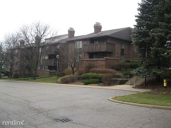 5th image of 3181 Charlevoix Dr SE Unit 304