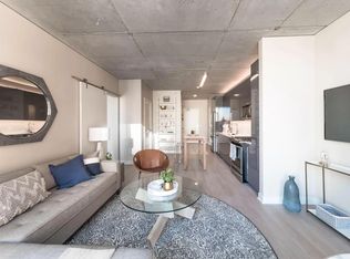215 W Illinois St #11F, Chicago, IL 60654