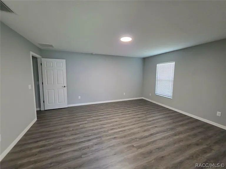 7871 N Golfview Dr — Photo 4
