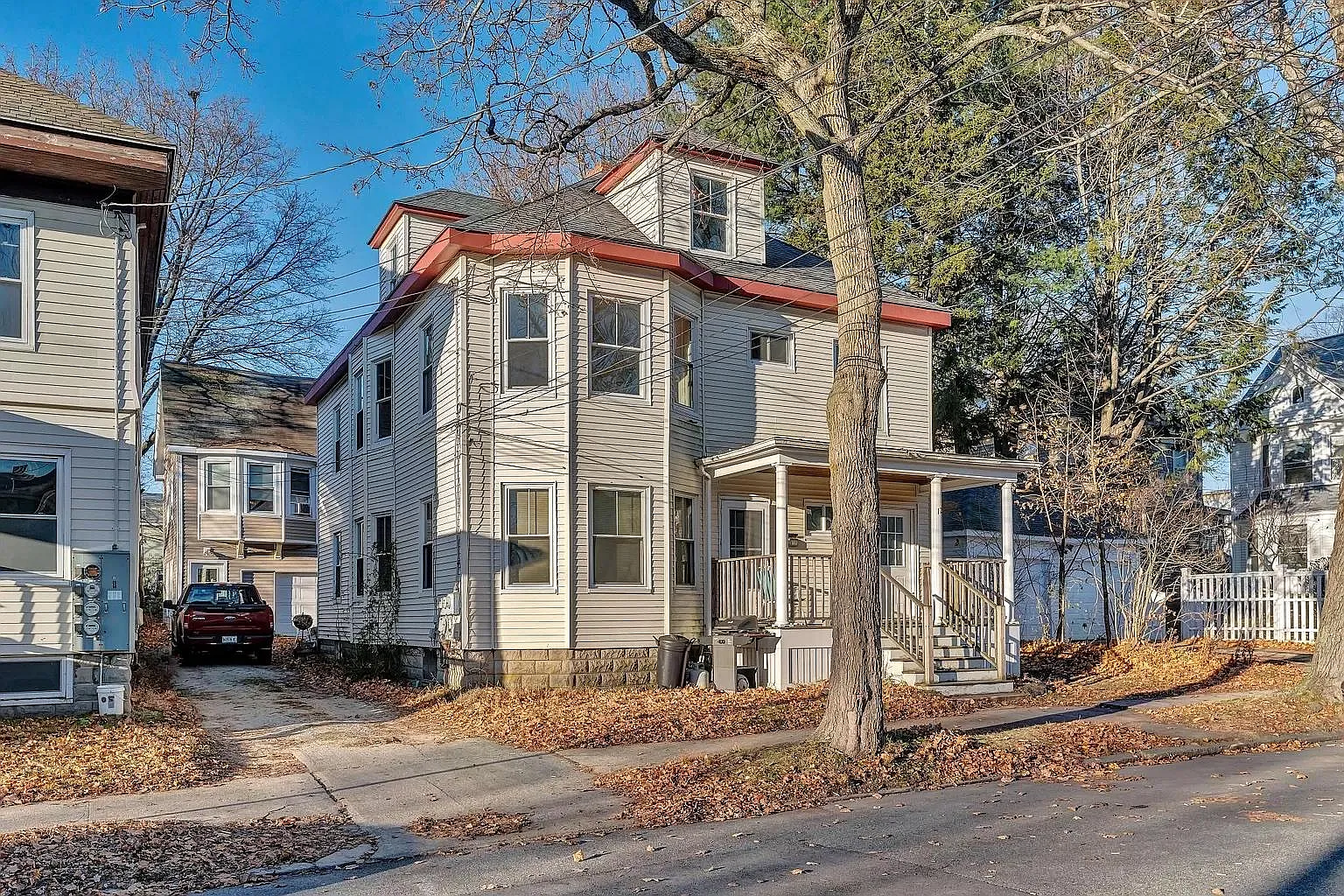 5 bed, 1973 sqft, $4,000 — Photo 1