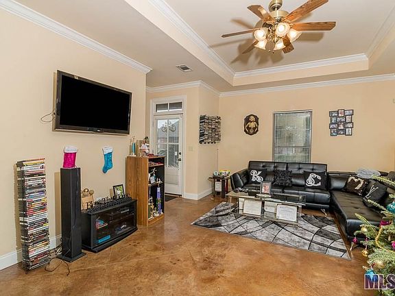 3rd image of 40517 Fox Run Dr