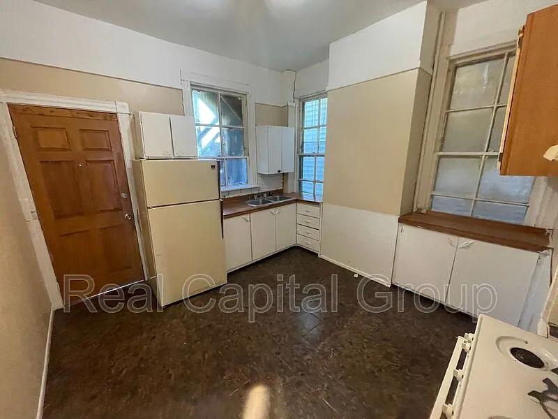 2 bed, 1.0 bath, $899 — Photo 3
