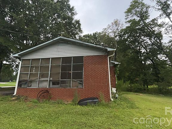 3rd image of 389 Midway Lake Rd