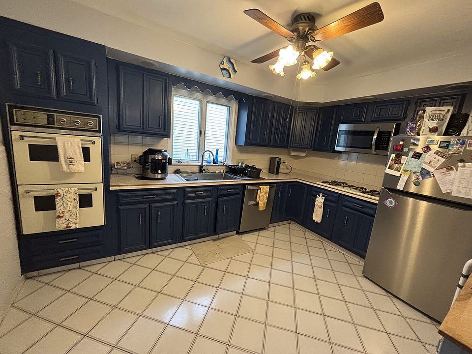 1st image of 27 Shoreham Pkwy Floor 1