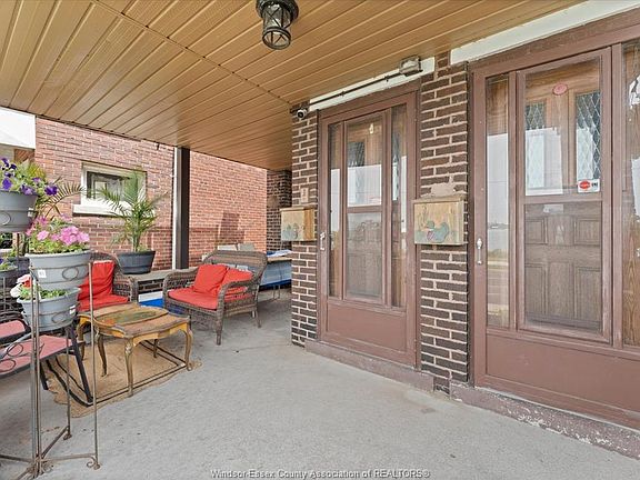 5th image of 1331 Riverside Dr E