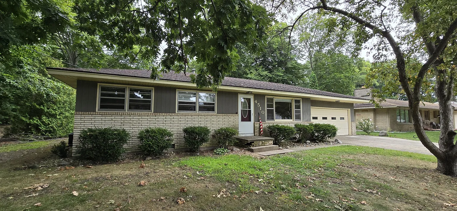 4510 Poulin St photo 1