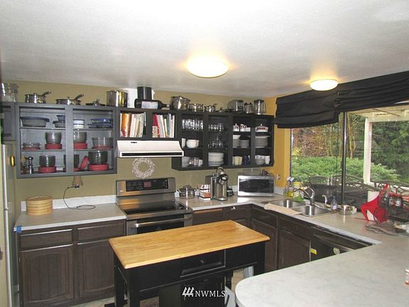 3rd image of 2515 N Fremont