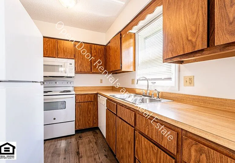 5007 Vermont Ln — Photo 8