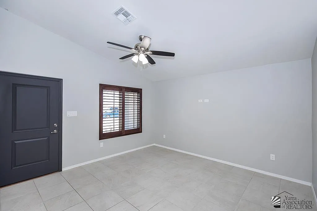 3 bed, 2.0 bath, 1179 sqft, $2,000 — Photo 4