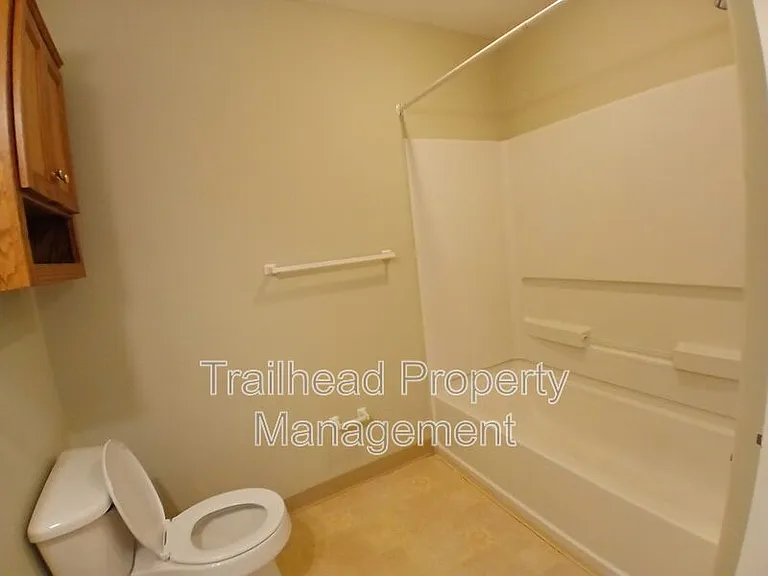 1100 N Noland Rd #D — Photo 15