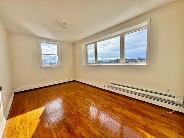 4 Gotham Ave Slip 1