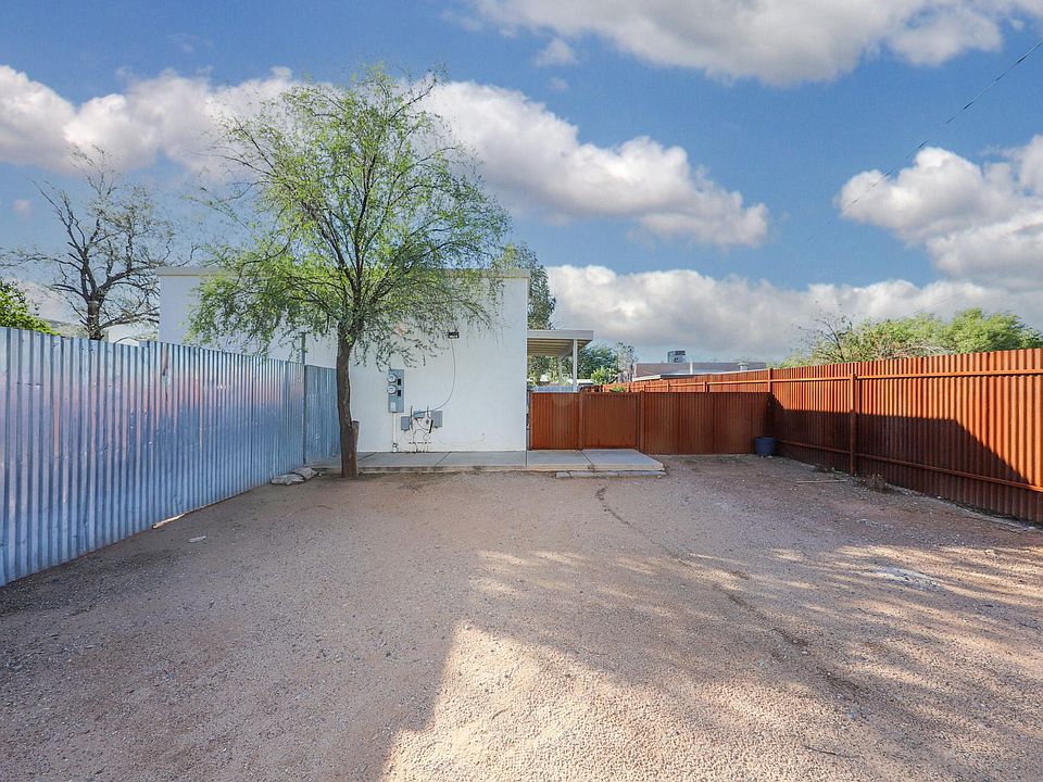1st image of 326 E Delano St #1