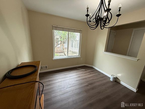 4th image of 1038 Schmidt Ln