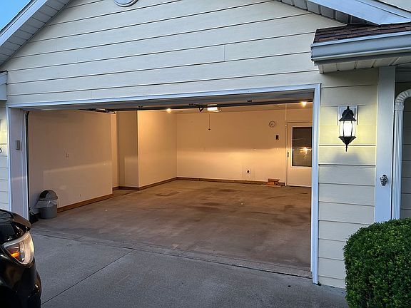 5th image of 605 2nd Ave SW