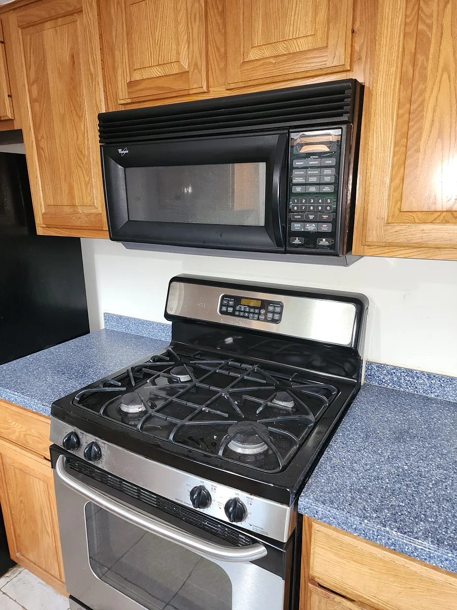 Building Photo - 39W496 Hemlock Dr