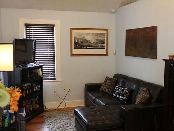 3rd image of 615 Sunnyside Ct