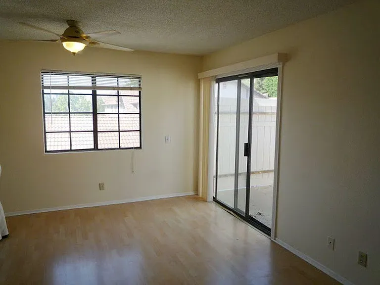 1013 W Linden St #18 — Photo 7