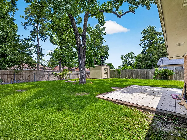 7713 Yoe St — Photo 43