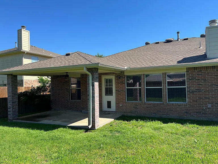 4405 Carriage Lane Cir — Photo 16