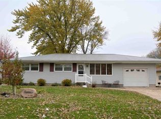 411 10th Ave Se Ave, Dyersville, IA 52040
