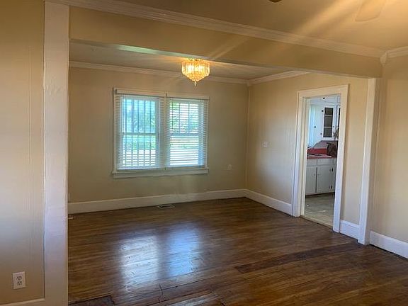 3rd image of 800 S Georgia St