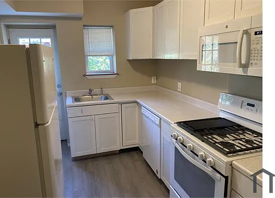 3 bed, 1104 sqft, $1,650 — Photo 2
