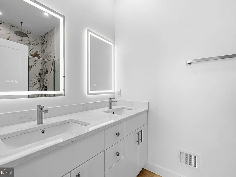 2530 B Elvans Rd SE — Photo 41