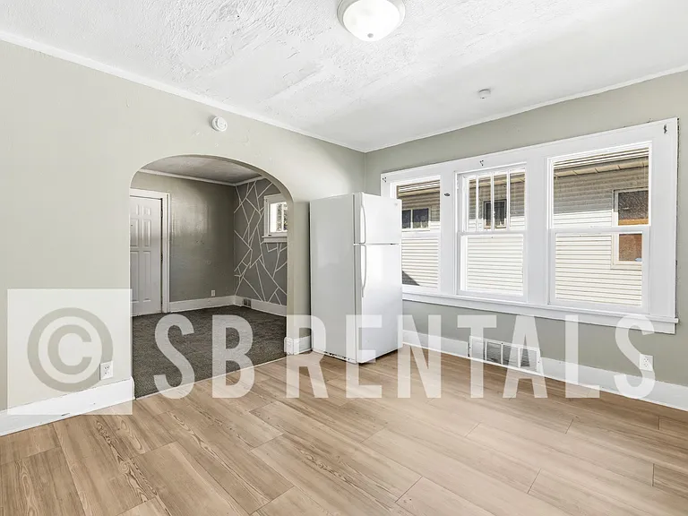 2410 Linden Ave — Photo 4
