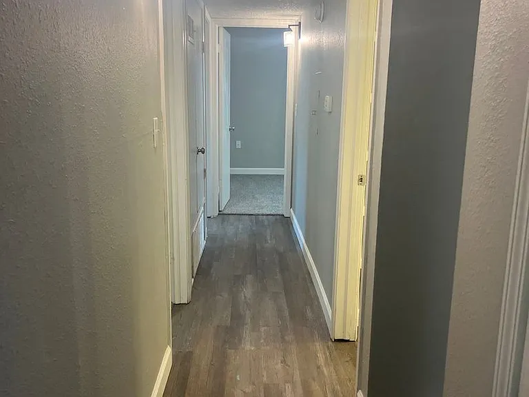 Crossroads Villa Apartments — Photo 52