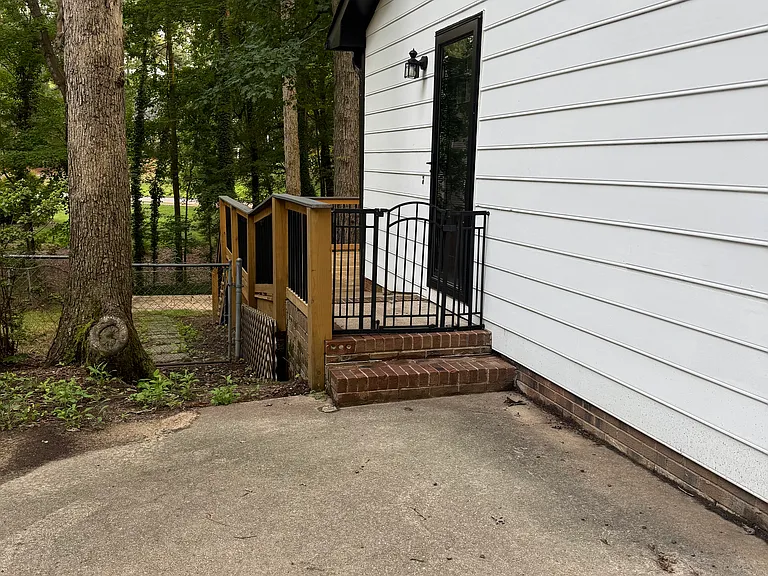 205 Honeysuckle Ln — Photo 18