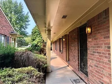 1bed 1 bath Brick Apartment in Burton — Photo 3