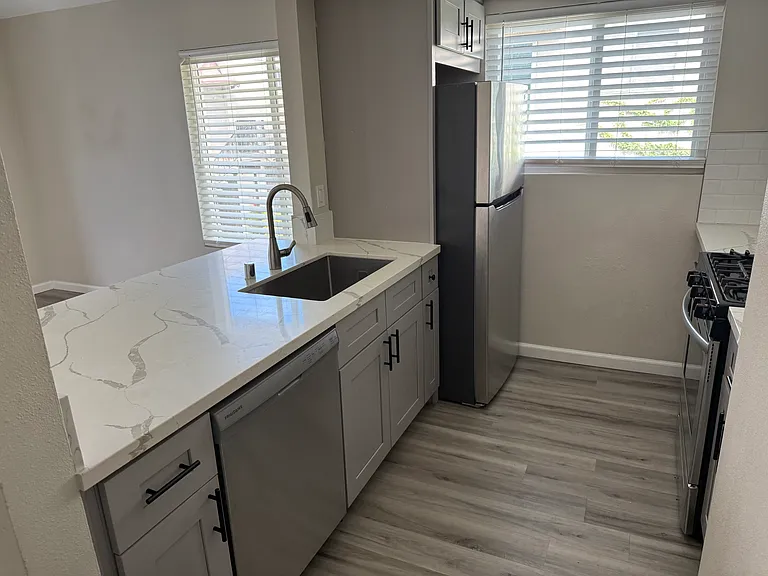 2518 England St #5 — Photo 11