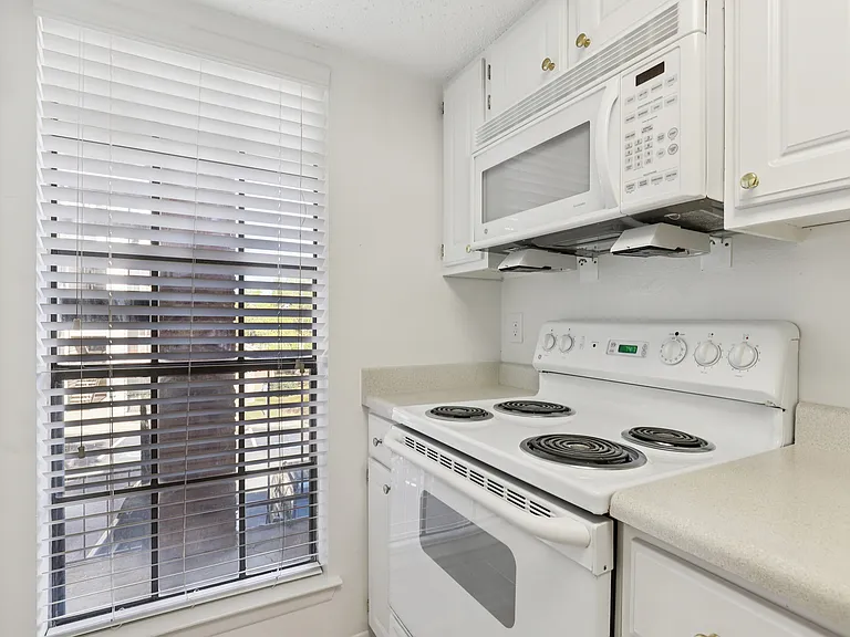 Winding Creek Apartments — Photo 26