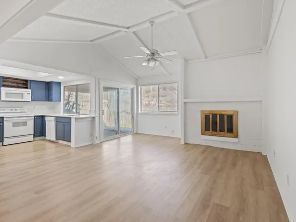 827 Salem Trl, Lewisville, TX 75067