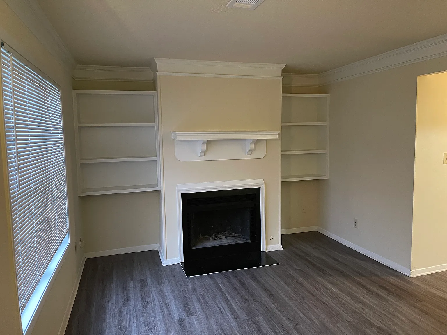 3 bed, 2.5 bath, 1750 sqft, $2,100 — Photo 2