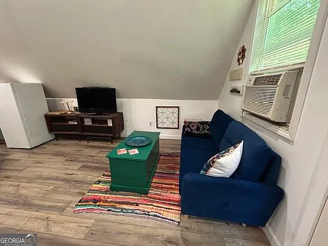 1 bed, 1.0 bath, 450 sqft, $1,500 — Photo 2
