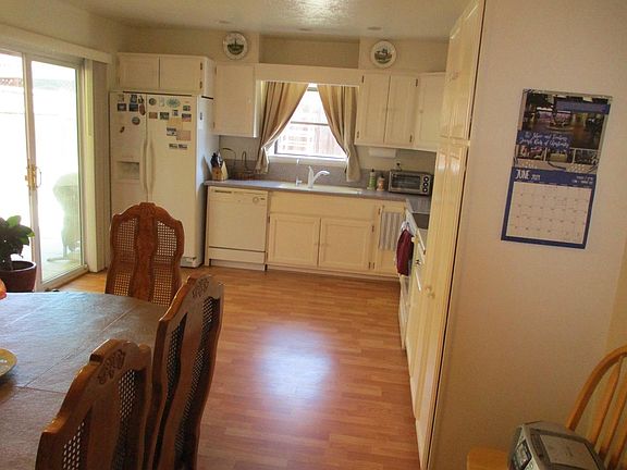 3rd image of 494 Vivienne Dr